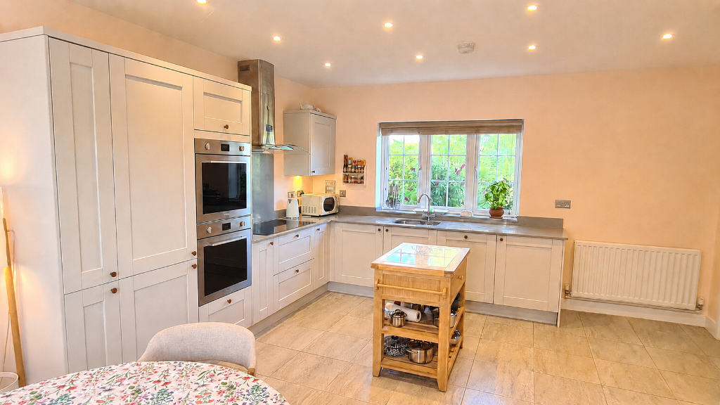 House in Basingstoke and Deane, Chapmansford, Hurstbourne Priors - View 5