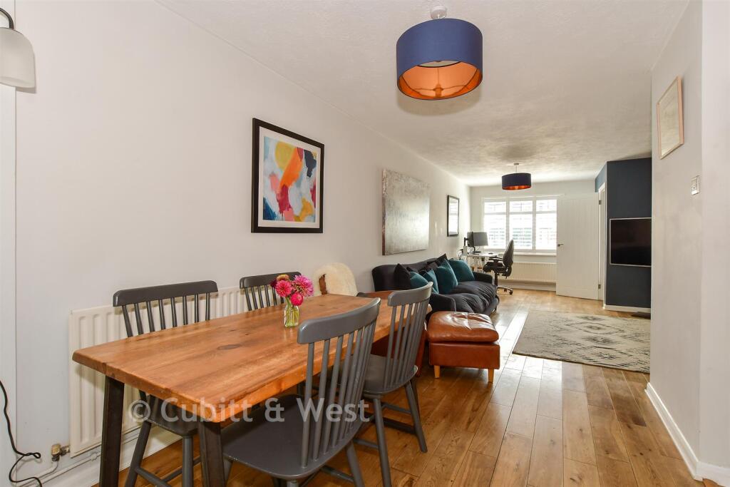 House in Redhill - View 4