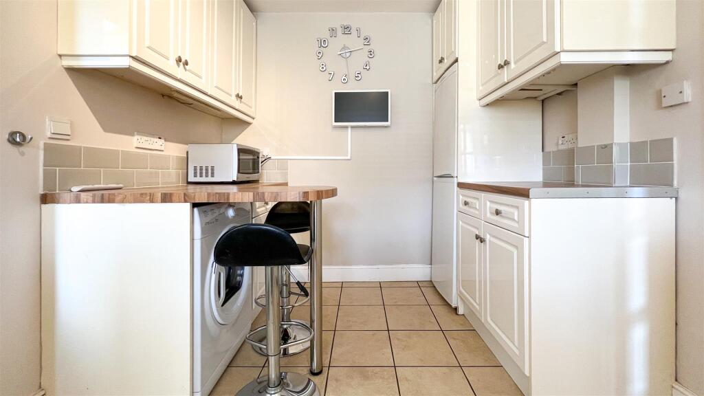 House in Southall - View 5