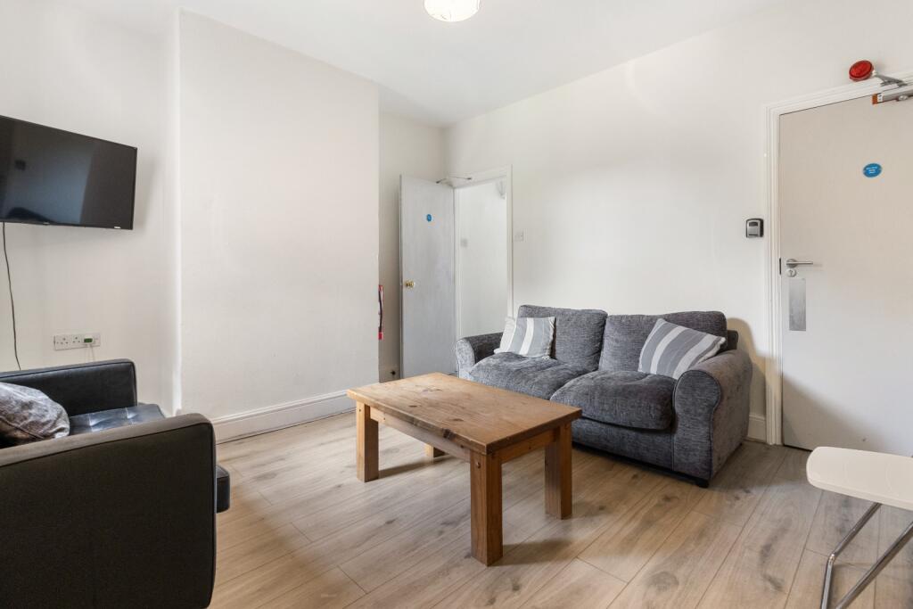 House in Worcester - View 4