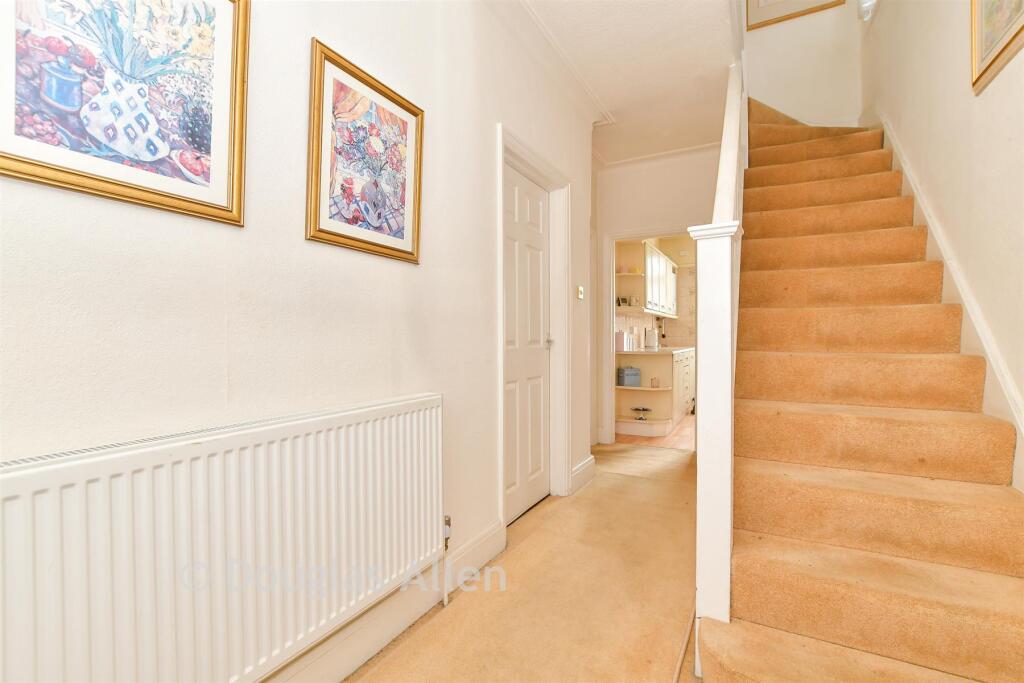 House in Epping Forest, Waltham Abbey - More