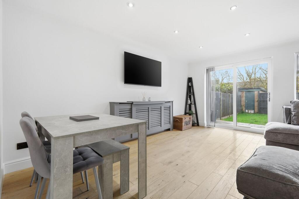 Fraser Close, Laindon, SS15 photo 3