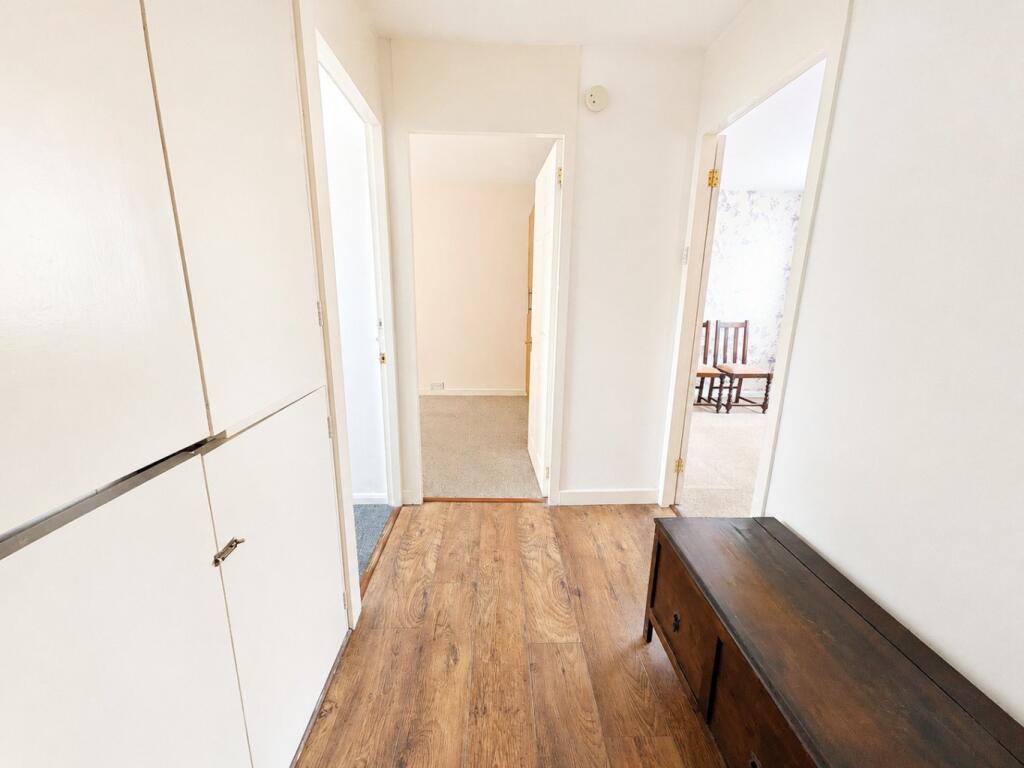 Apartment in Castle Point, Essex - View 4