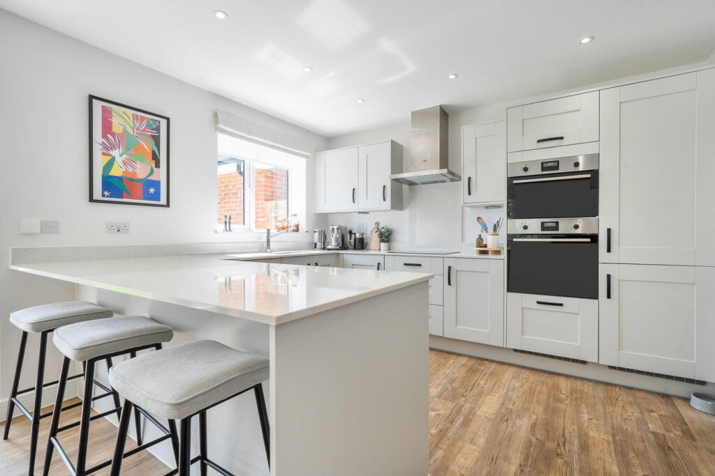 Blacklands Farm Way, Sherfield-on-Loddon photo 4