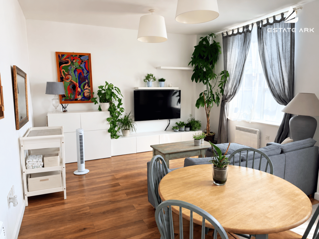 Apartment in Ilford - View 2