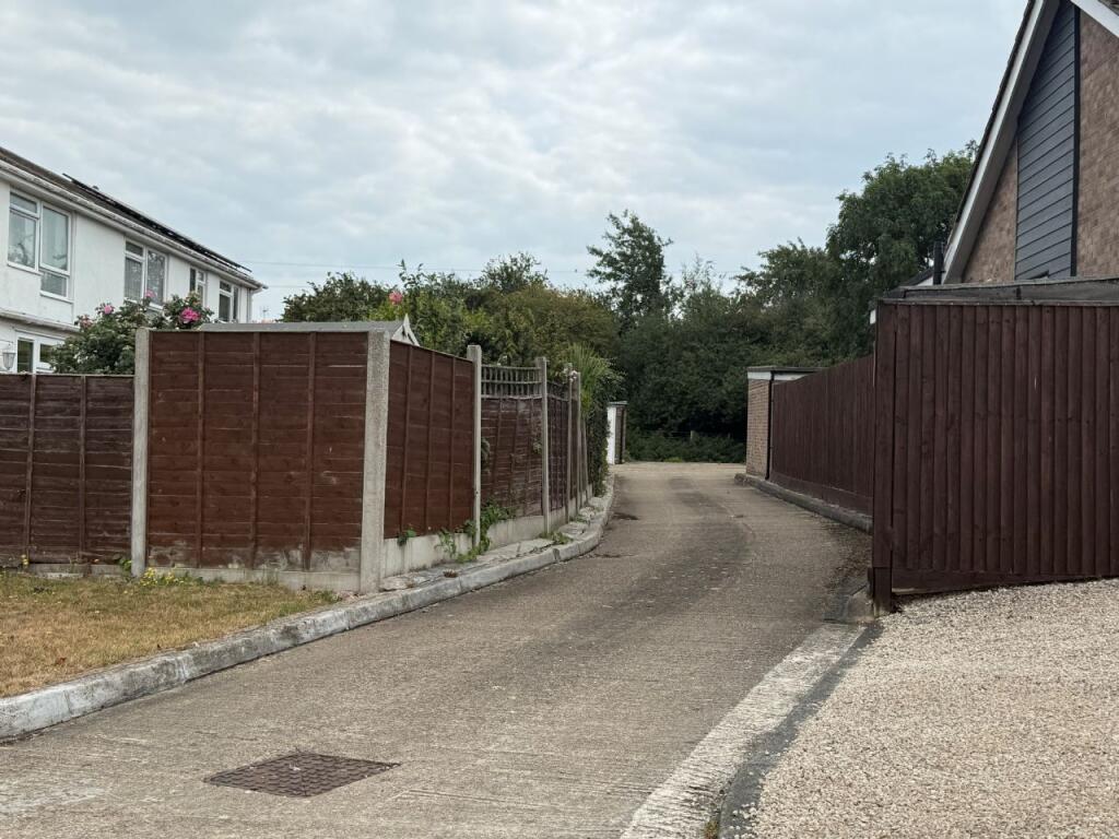 Columbine Gardens,walton-on-the-naze photo 2