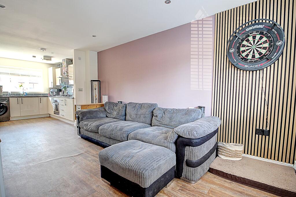 Rowan Avenue, Basingstoke, RG23 - View 2