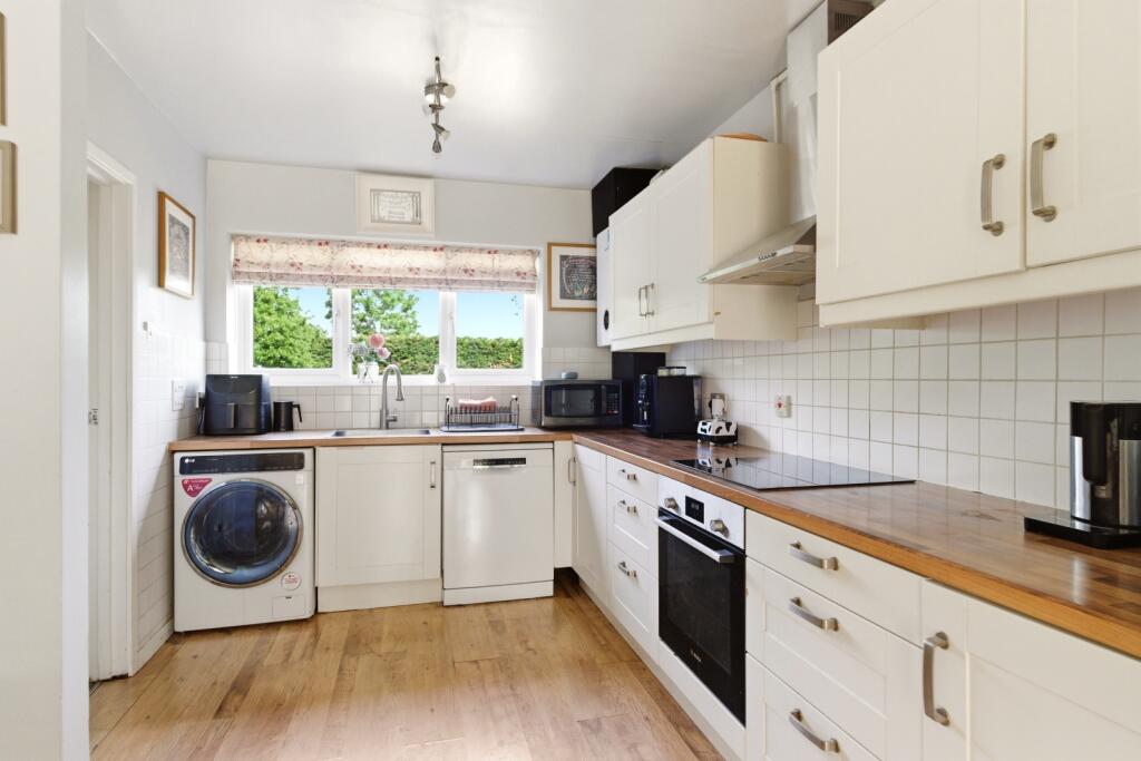 House in St Albans, Roestock, Colney Heath - View 3
