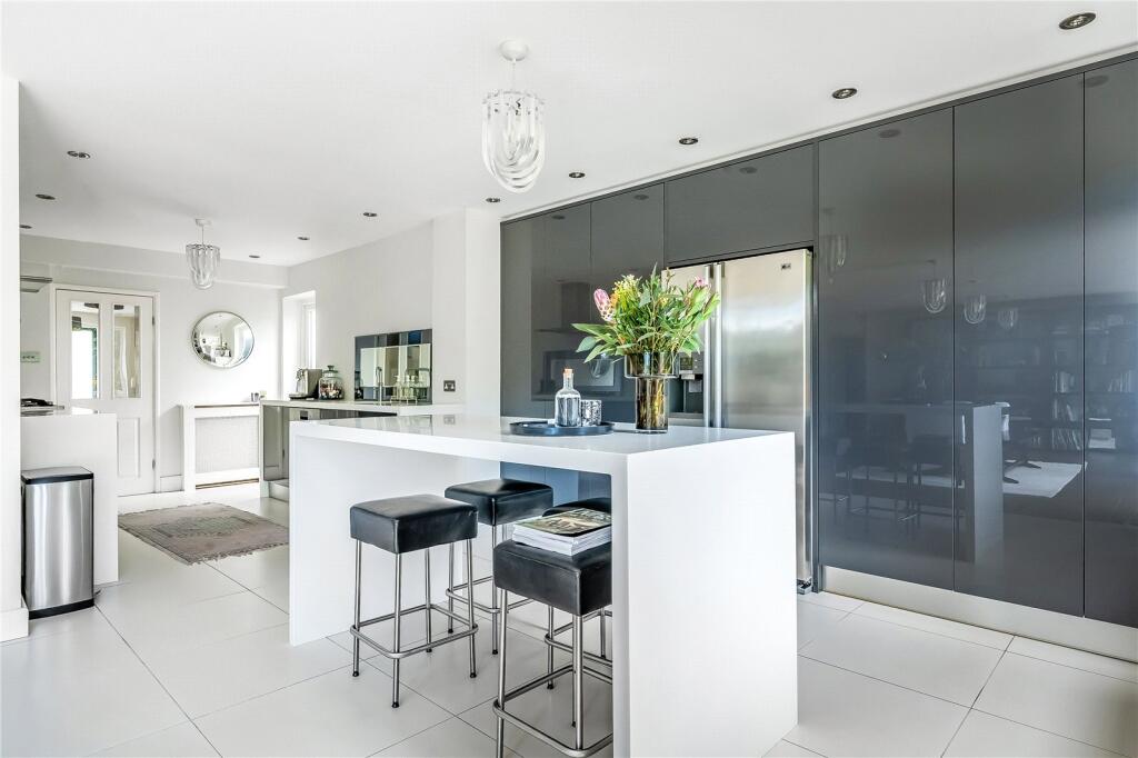 House in Reigate and Banstead, Reigate - View 2