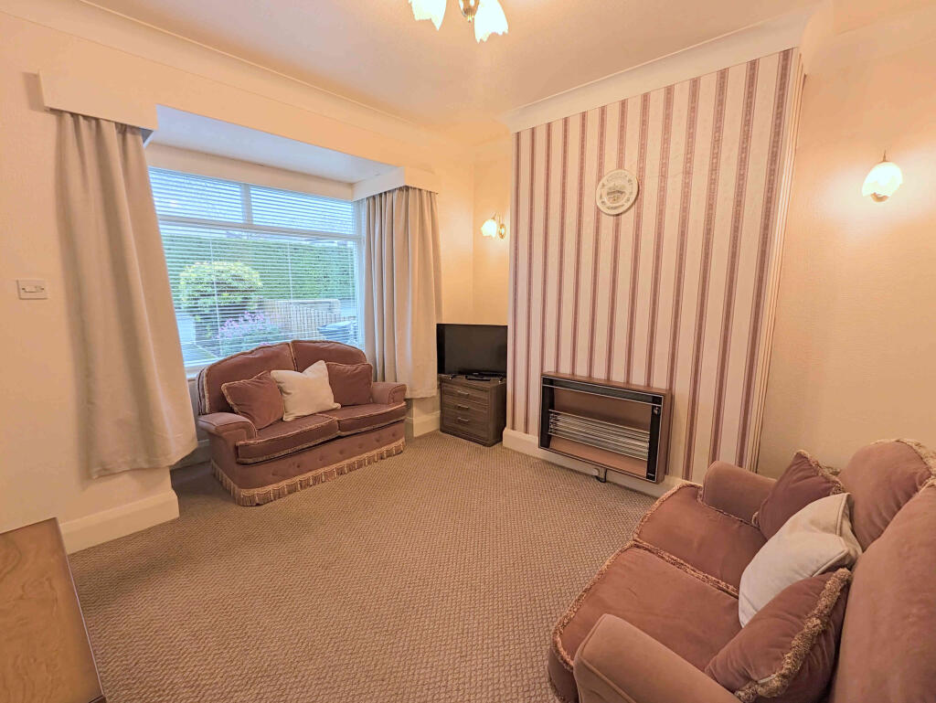54 Broadway, Southowram, HX3 9PE photo 4