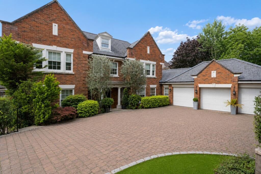 Main image of property: Oak Wood Place, Gerrards Cross, SL9