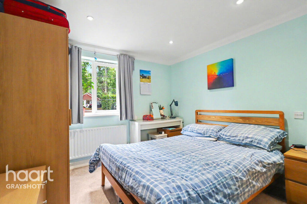 Apartment in East Hampshire, Grayshott - View 4
