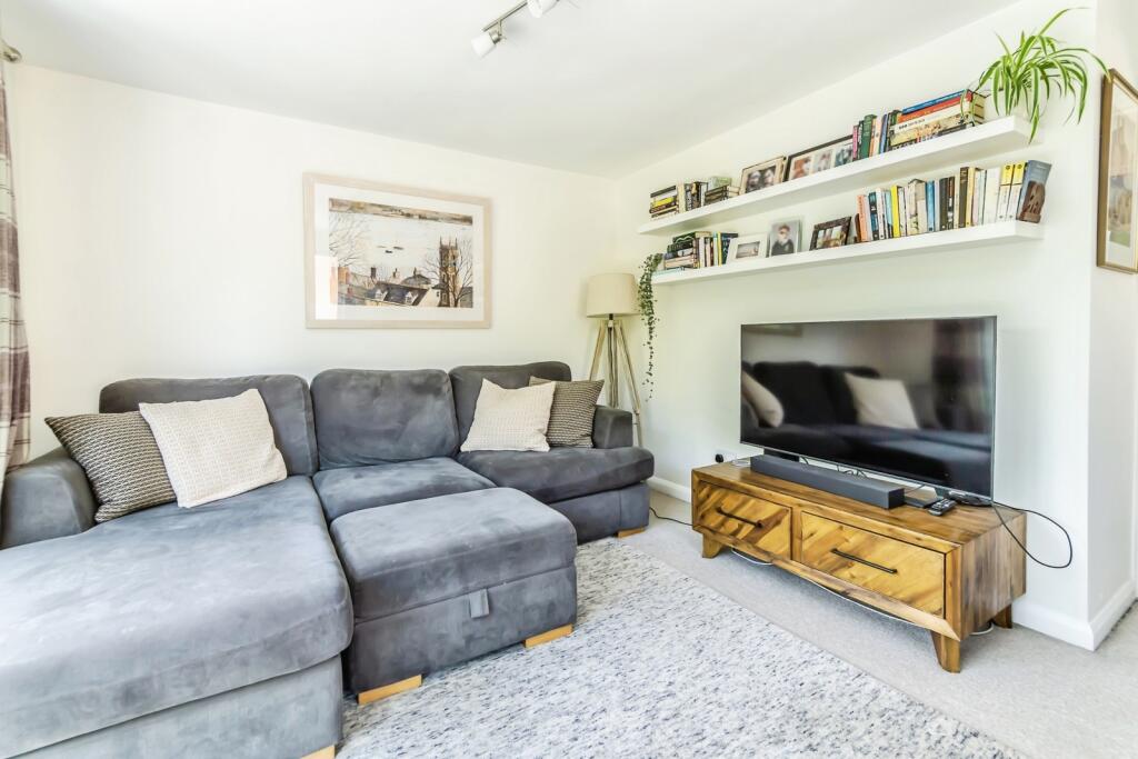 Apartment in Tandridge, Caterham Valley - View 2