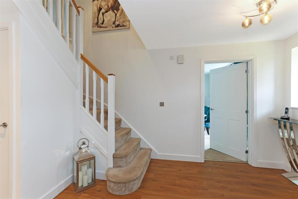House in Huddersfield, Skelmanthorpe - More