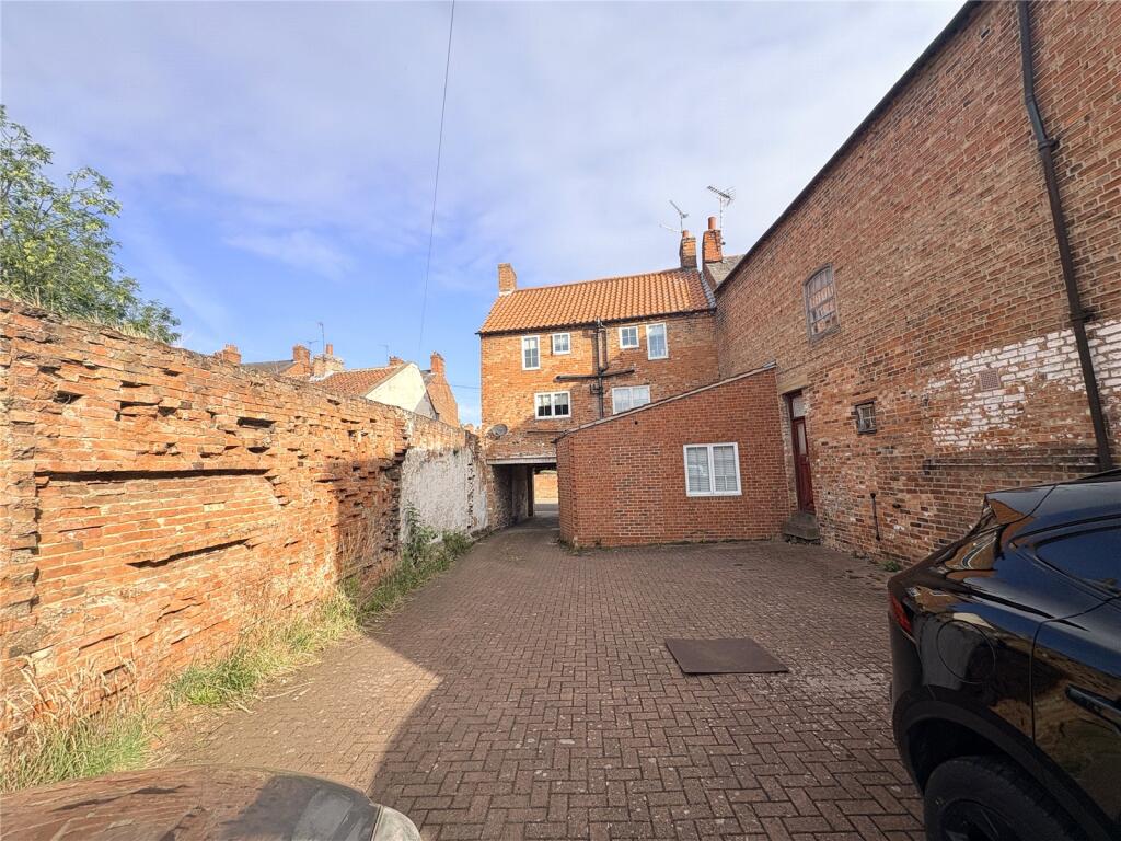 Millgate, Newark, Notts, NG24 - More