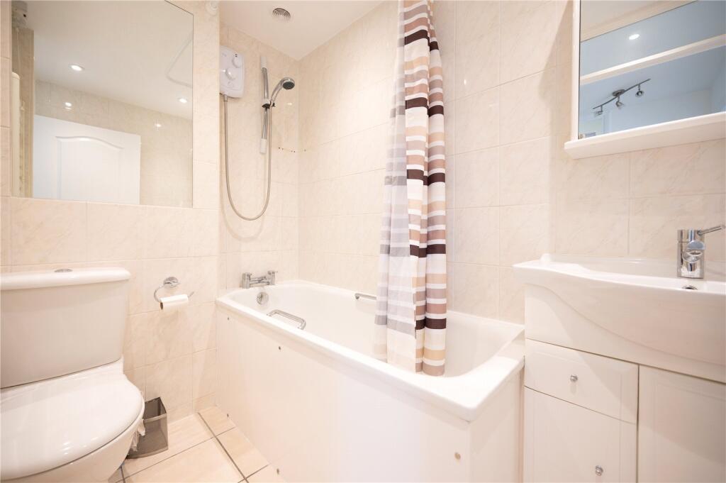 Apartment in St Albans - More