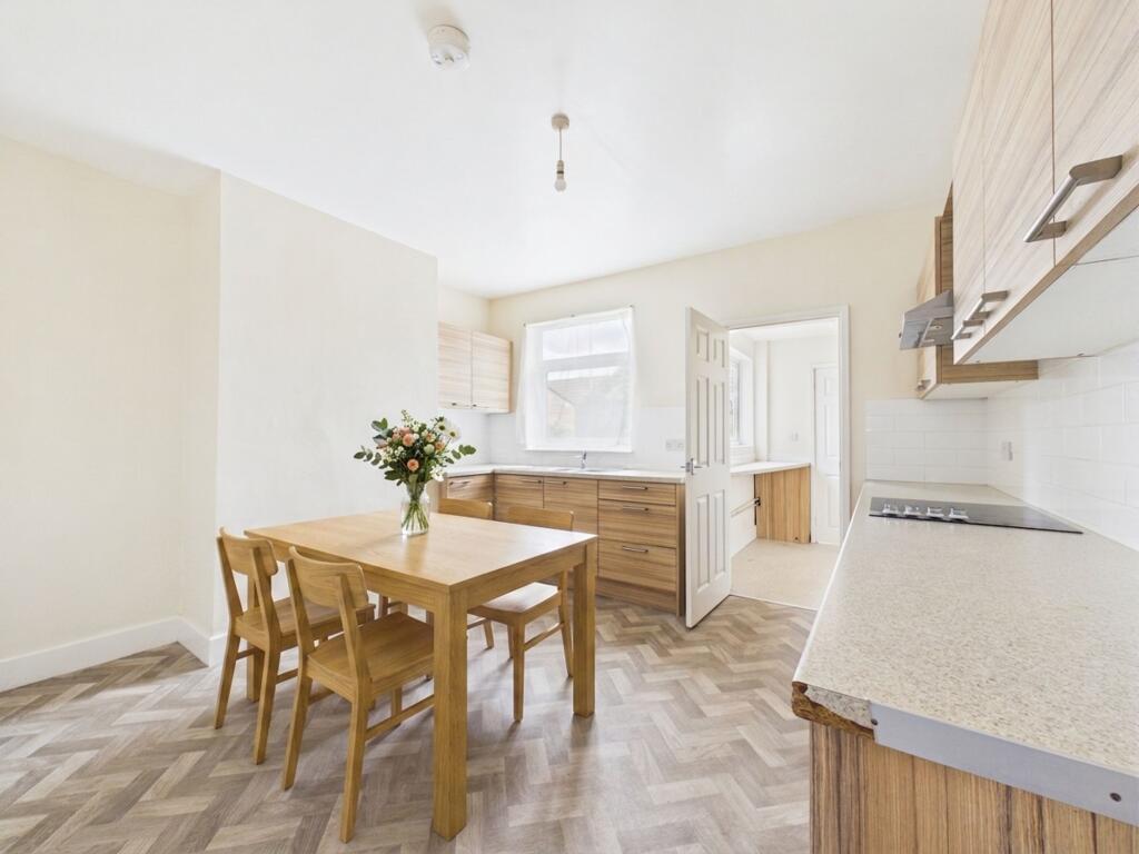 House in Gedling, Nottinghamshire - View 3