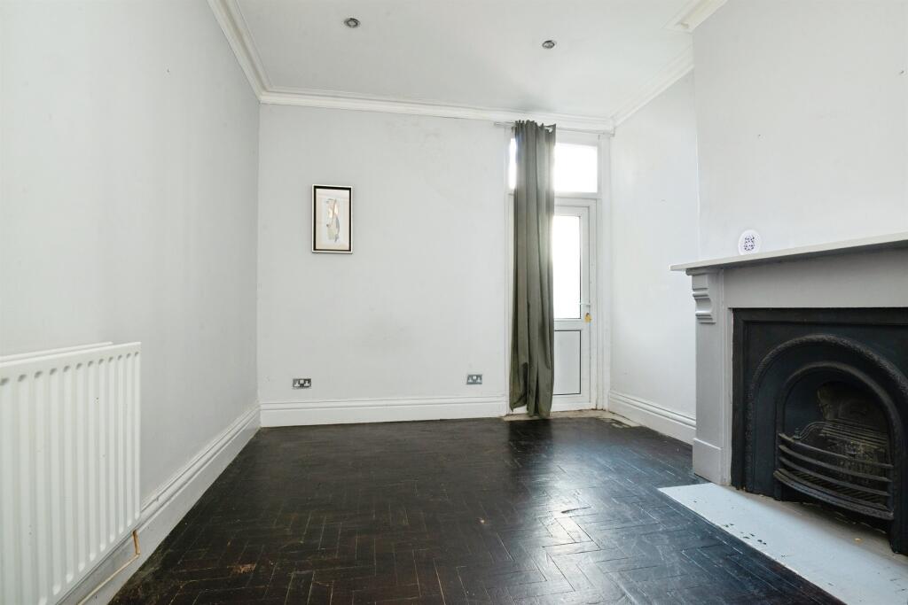 House in Cardiff, Grangetown - View 3