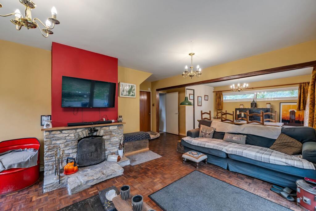 House in Pucklechurch, South Gloucestershire - More