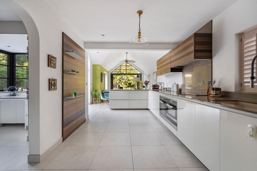 Comptons Lane, Horsham image 5