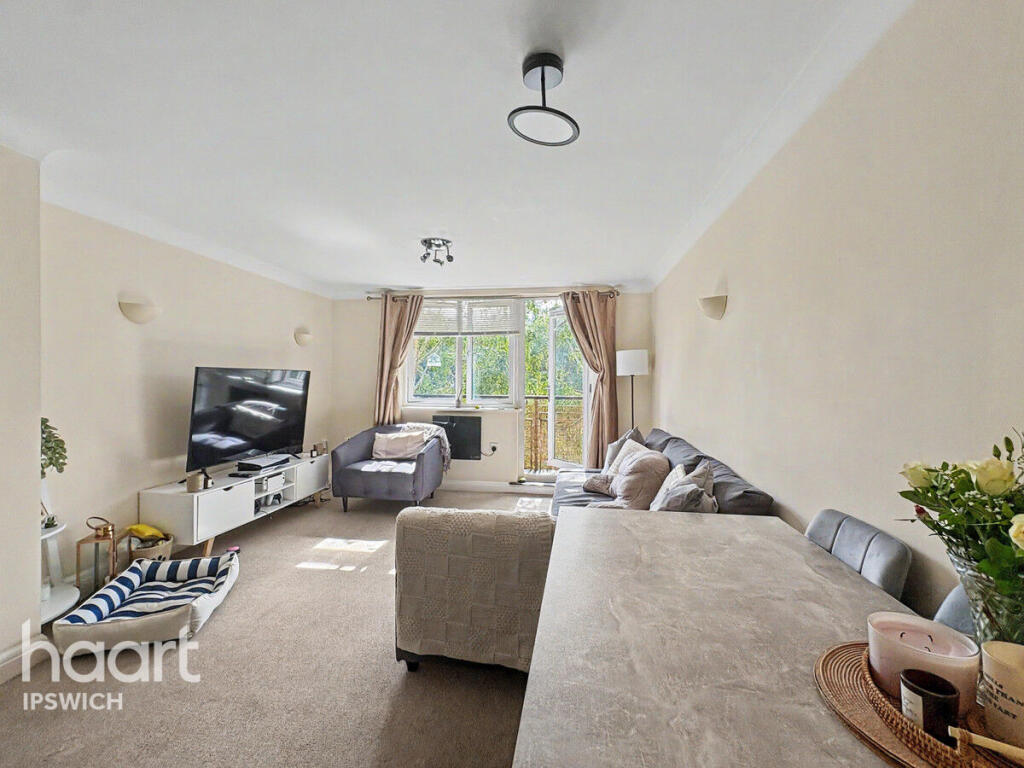 2-bed flat on Yeoman Close, Ipswich, £80,000