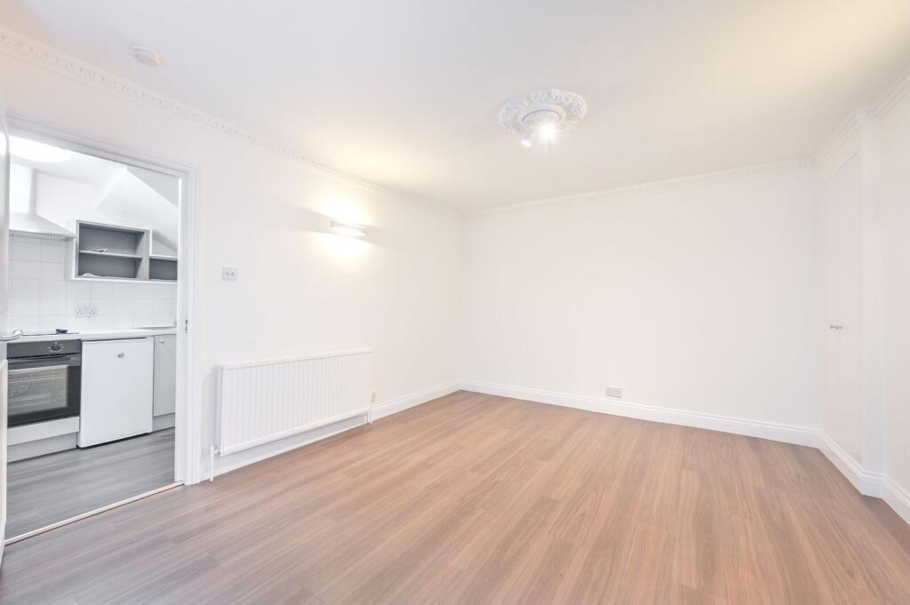 Apartment in London - View 5