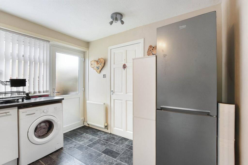 House in Kilwinning, Ardeer - More