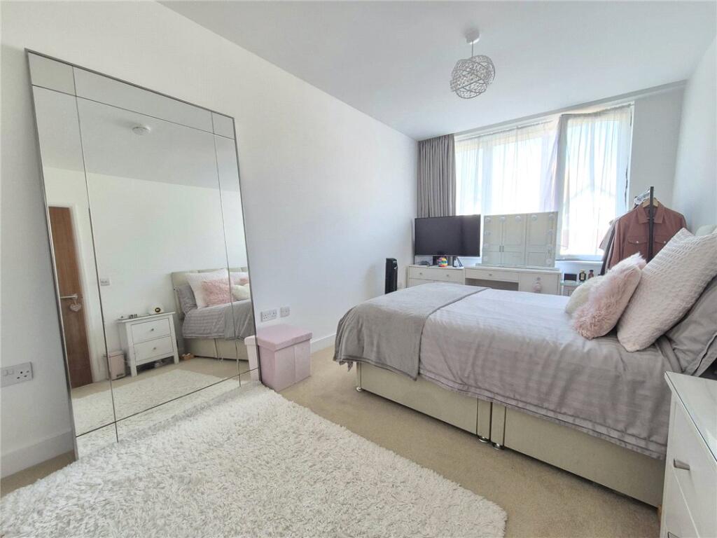 Apartment in London, Broom Hill, Goddington - View 2