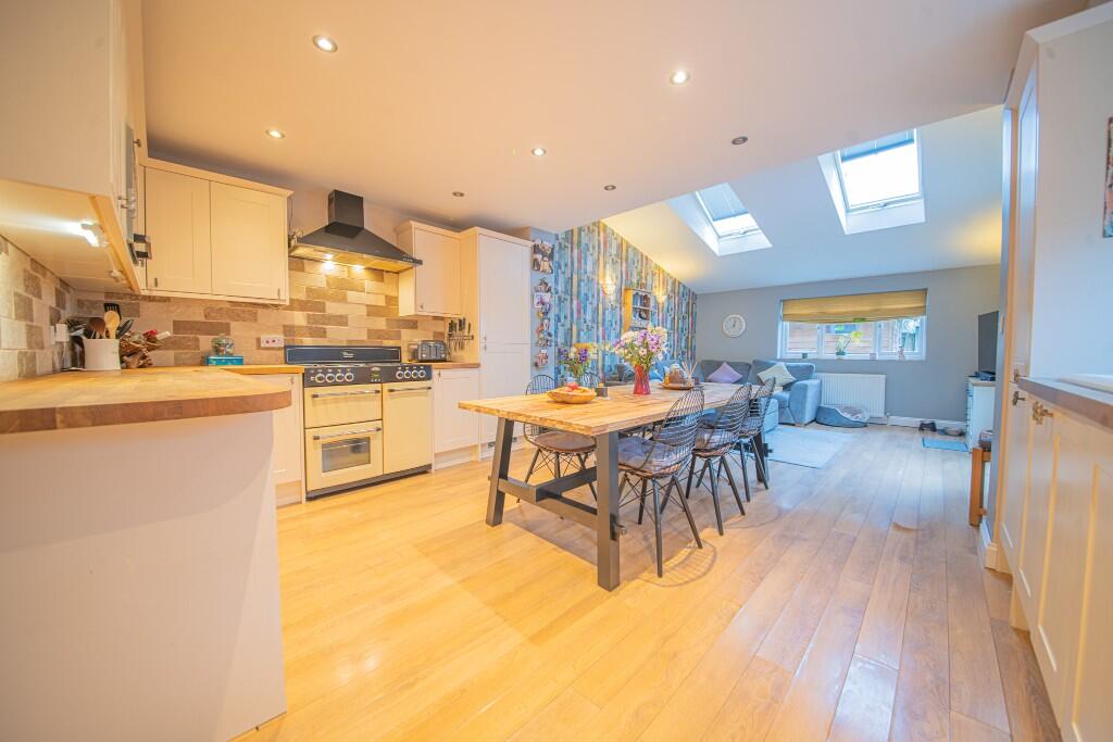 Ash Close, Colden Common, SO21 photo 2