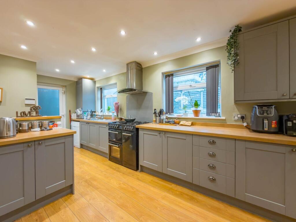 House in Kirklees, Firthcliffe - View 2