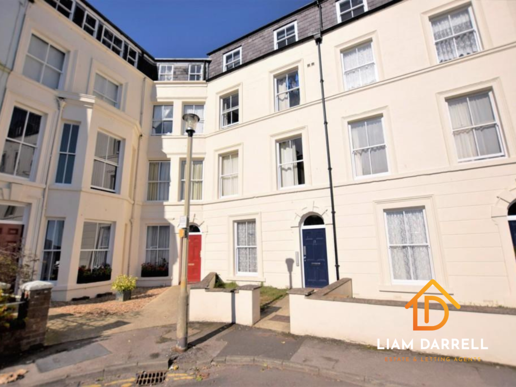 2-bed flat on West Square, Scarborough, North Yorkshire, £70,000