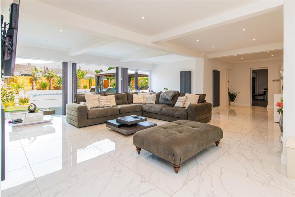 House in Kettering, Leisure Village - View 3