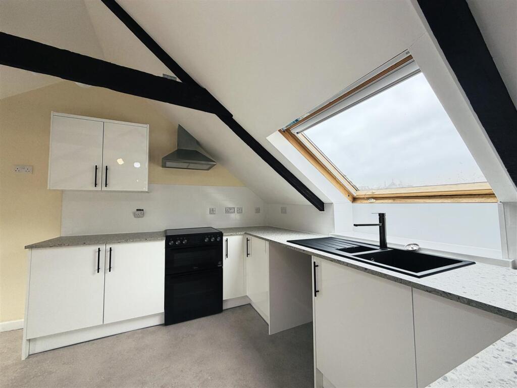 Apartment in Plymouth - View 2