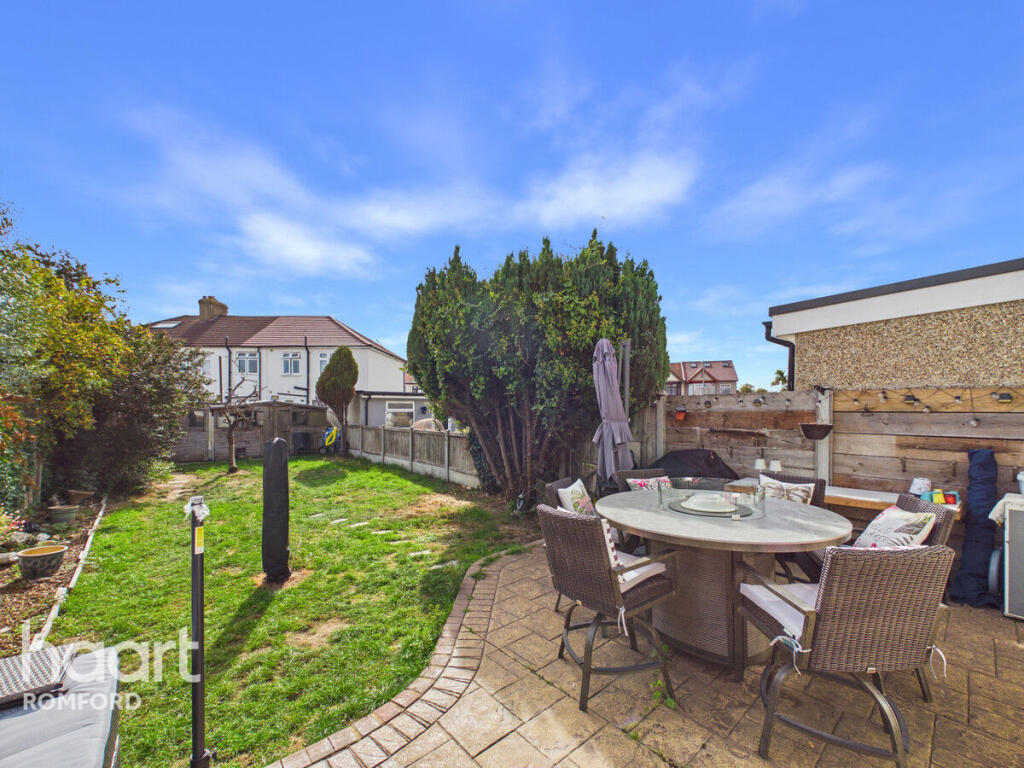 House in Romford - View 4