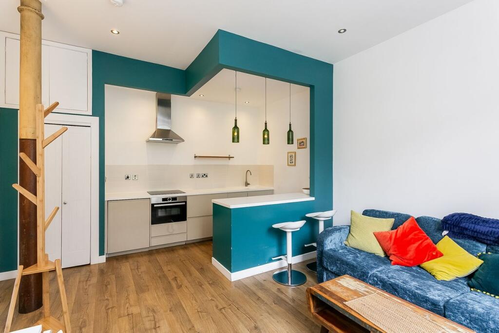 Apartment in Edinburgh, Abbeyhill, Old Town - View 3