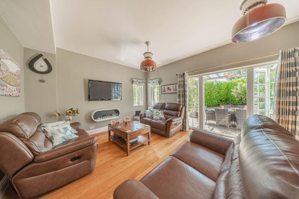 74 Ashenground Road, Haywards Heath, RH16 photo 4