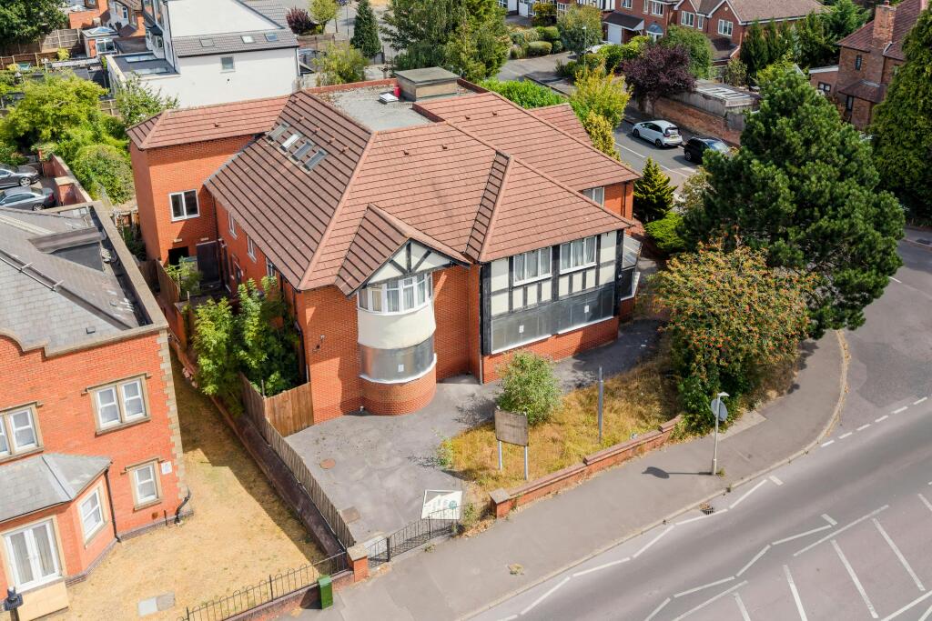 251 Warwick Road, Solihull, B92 7AH - by Present Your Property 0048-2.jpg
