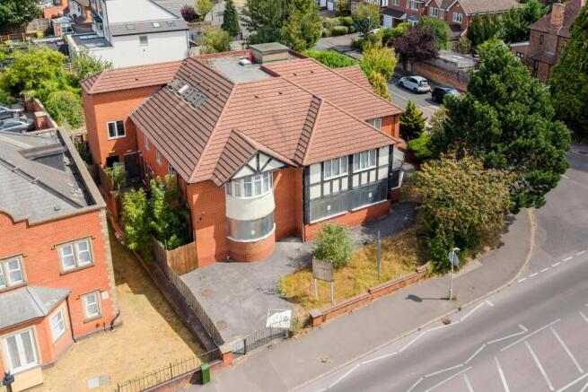 251 Warwick Road, Solihull, B92 7AH - by Present Your Property  0048-2.jpg