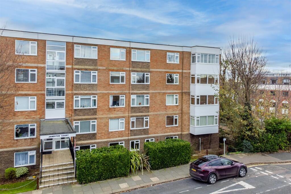 2-bed flat on Wilbury Crescent, Hove, £250,000