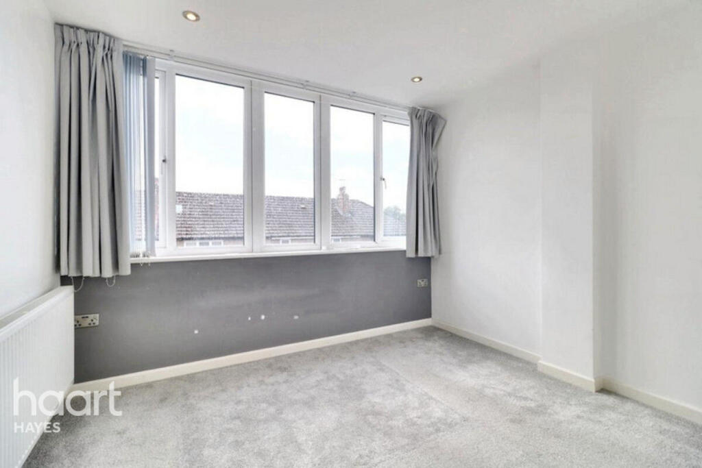 1-bed flat on Bentinck Road, West Drayton, £185,000