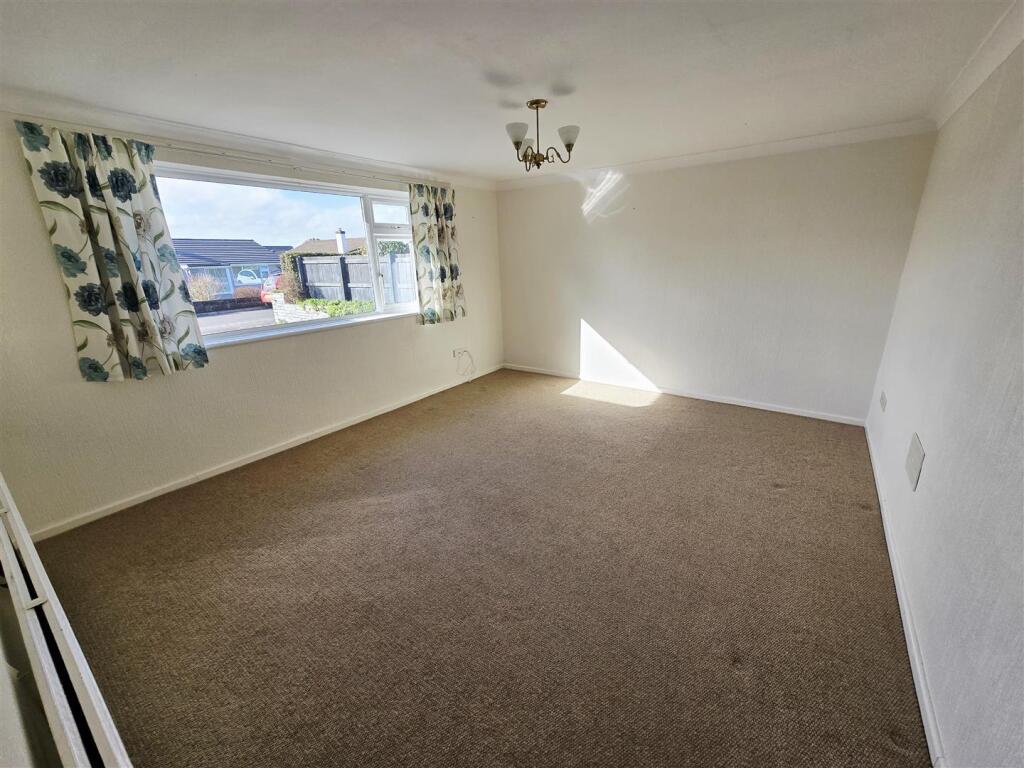 Trelinnoe Close, Launceston photo 4
