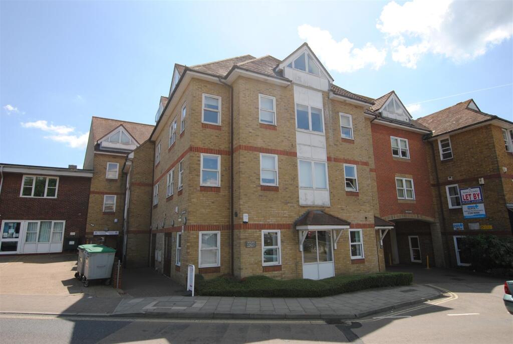 1-bed flat on Websters Way, Rayleigh, £165,000