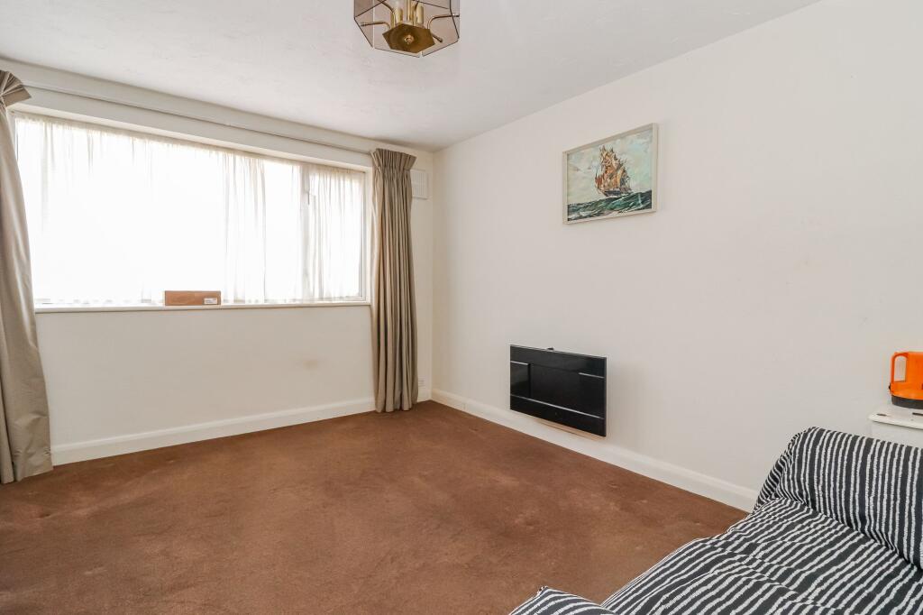House in Watford, Woodside - More