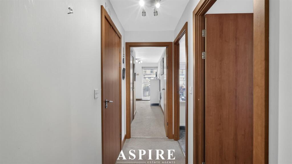 Apartment in Southend-on-Sea - View 4