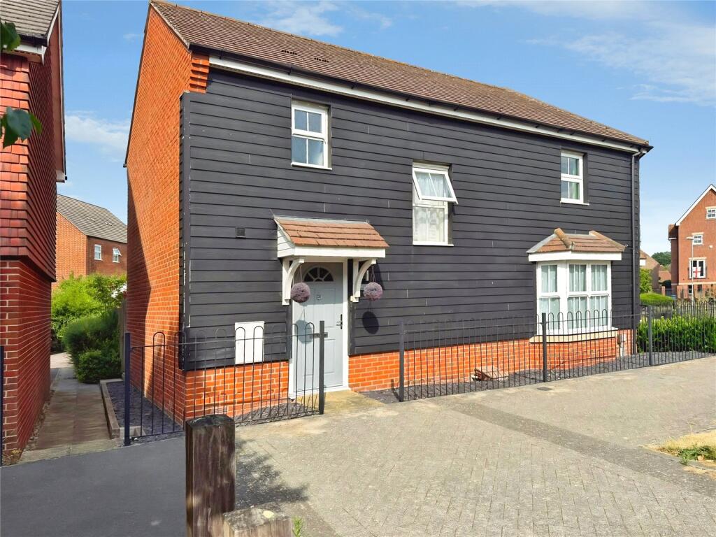 House in Bracknell, Jennett's Park, Hanworth - More