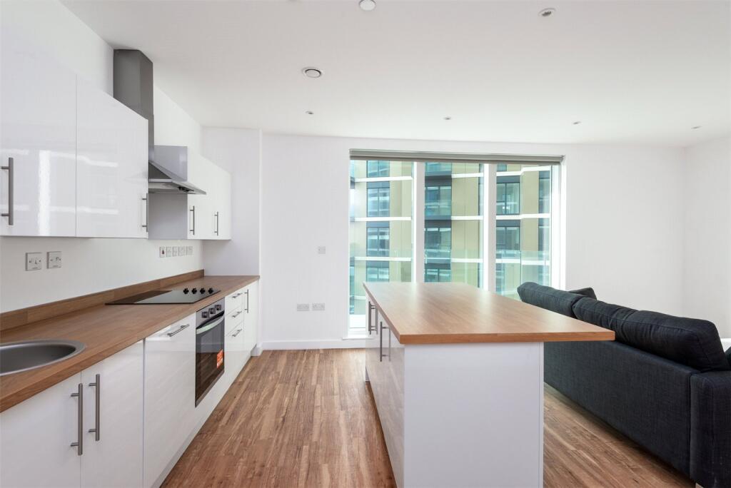 Main image of property: Chatham Waters, North House, Gillingham Gate Road, Gillingham, ME4
