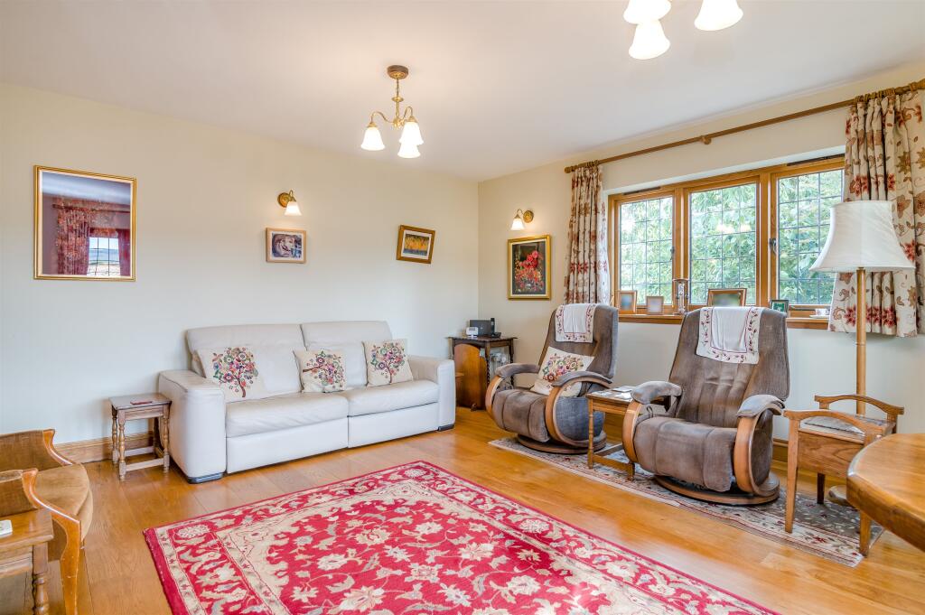 House in Newport - View 5