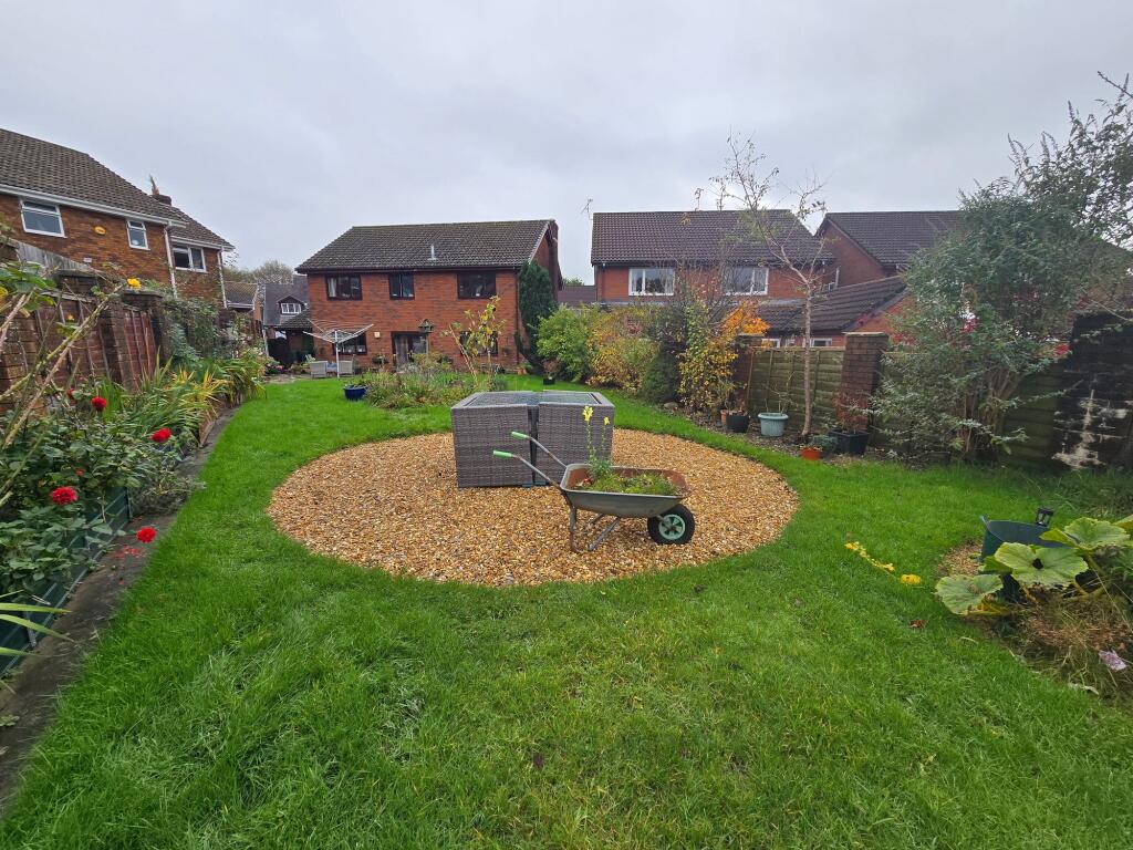 Woodstock Gardens, Pencoed, CF35 photo 4