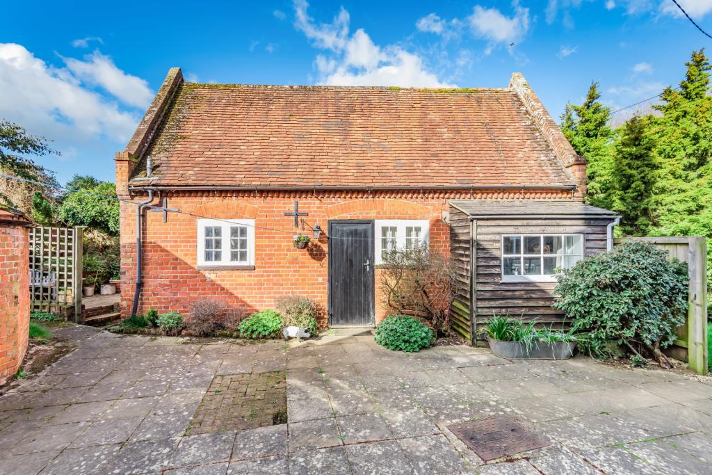 Main image of property: Aylesbury Road, Chearsley, Aylesbury, Buckinghamshire, HP18