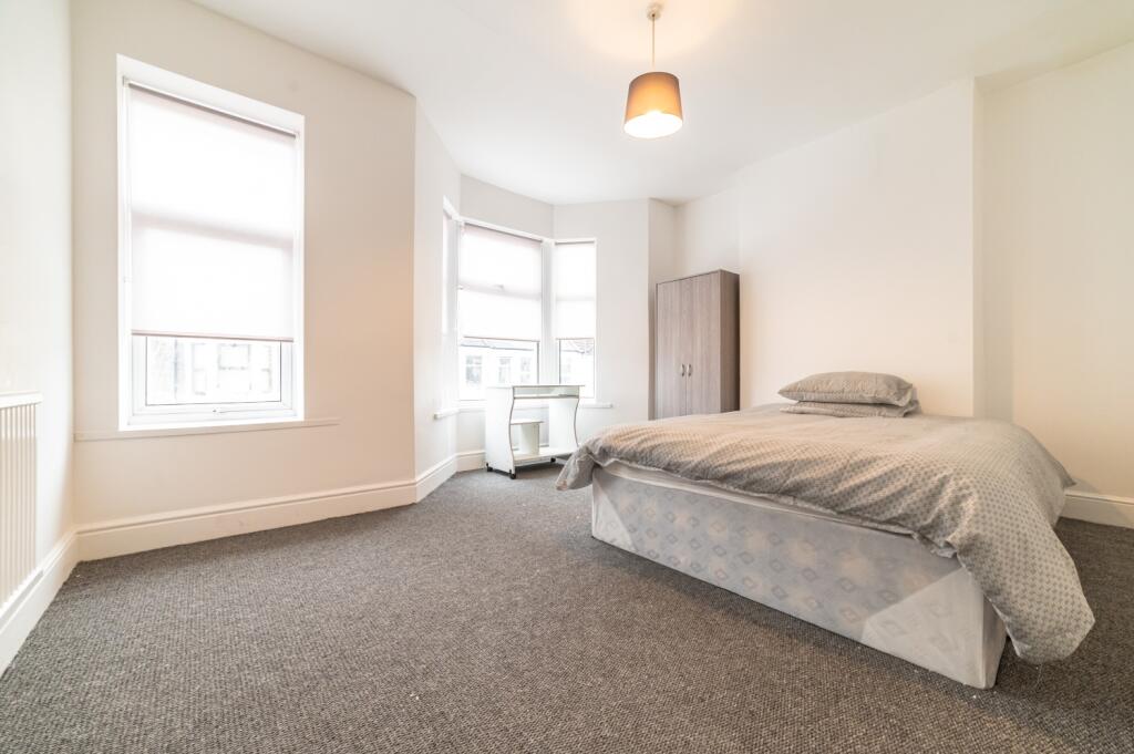 House in Cardiff, Cathays - More
